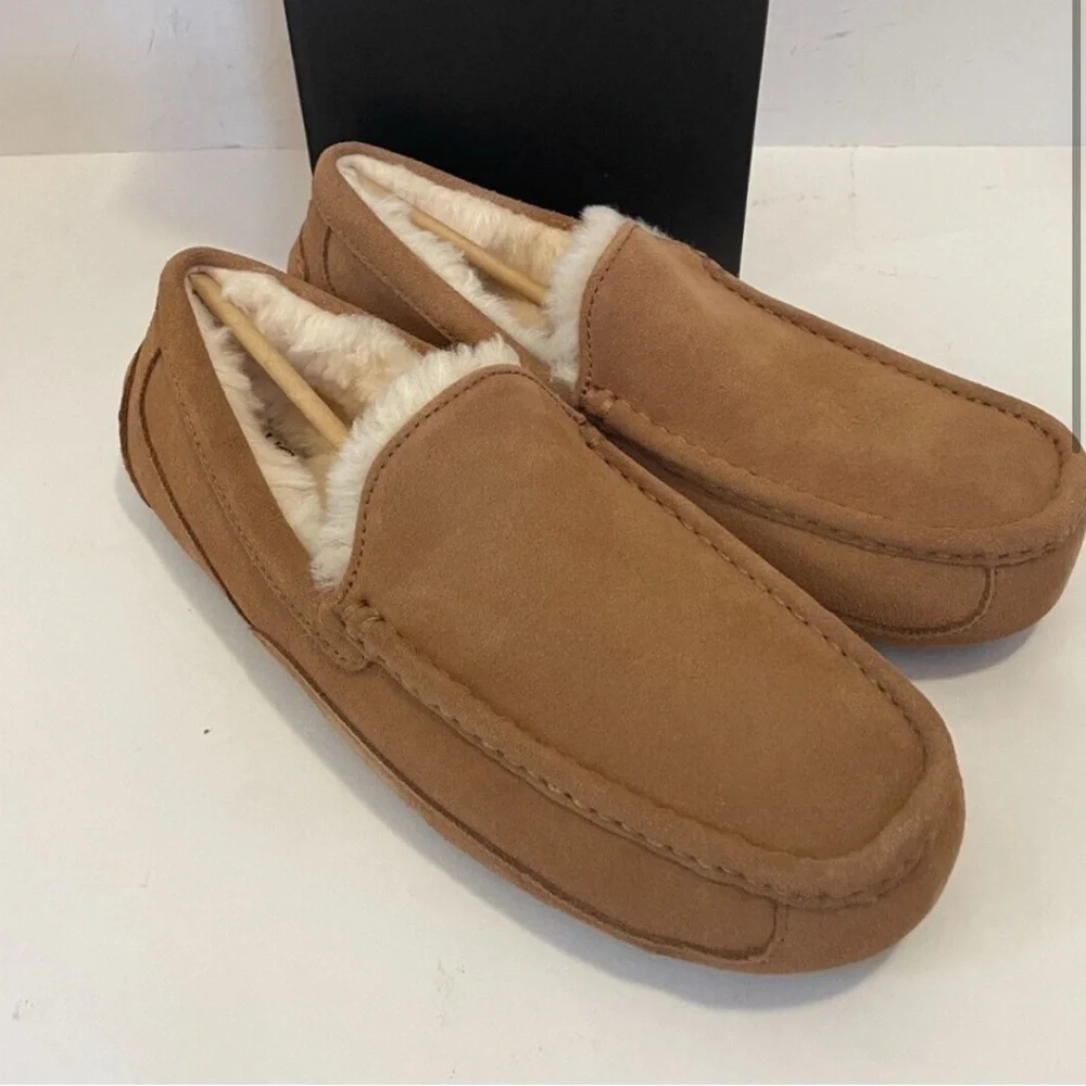 NWOB Ugg slippers - Picture 1 of 5